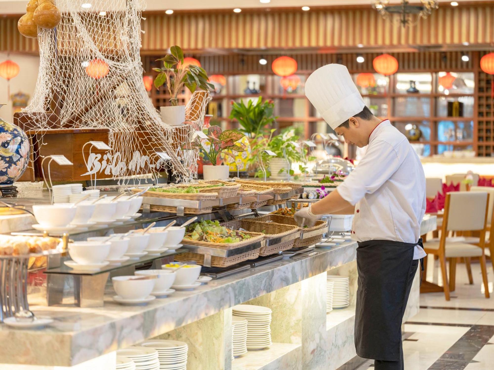 Dlg Hotel Danang Exterior photo A buffet at a hotel
