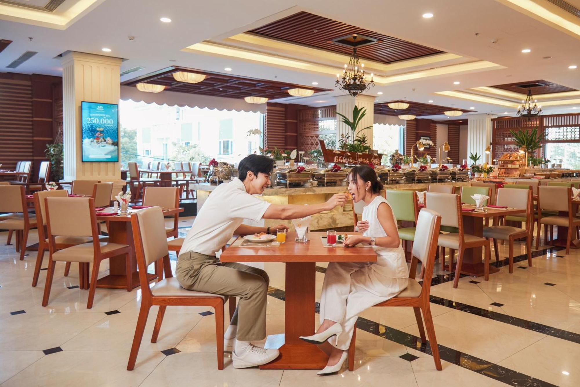 Dlg Hotel Danang Exterior photo The restaurant